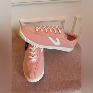 Tretorn Ortholite Womens Size 11 NWT Pink Tennis Shoes